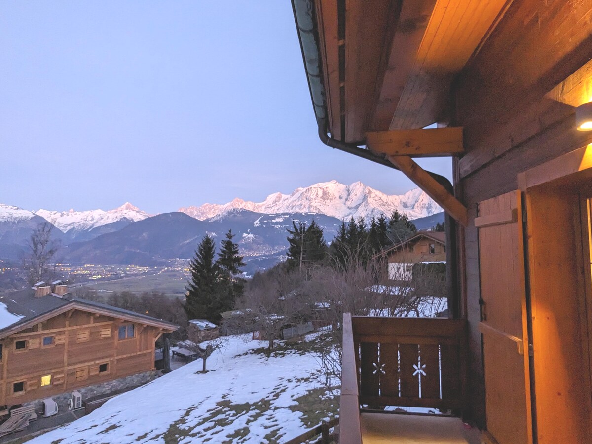 Vue sur le Mont-Blanc depuis le balcon du chalet